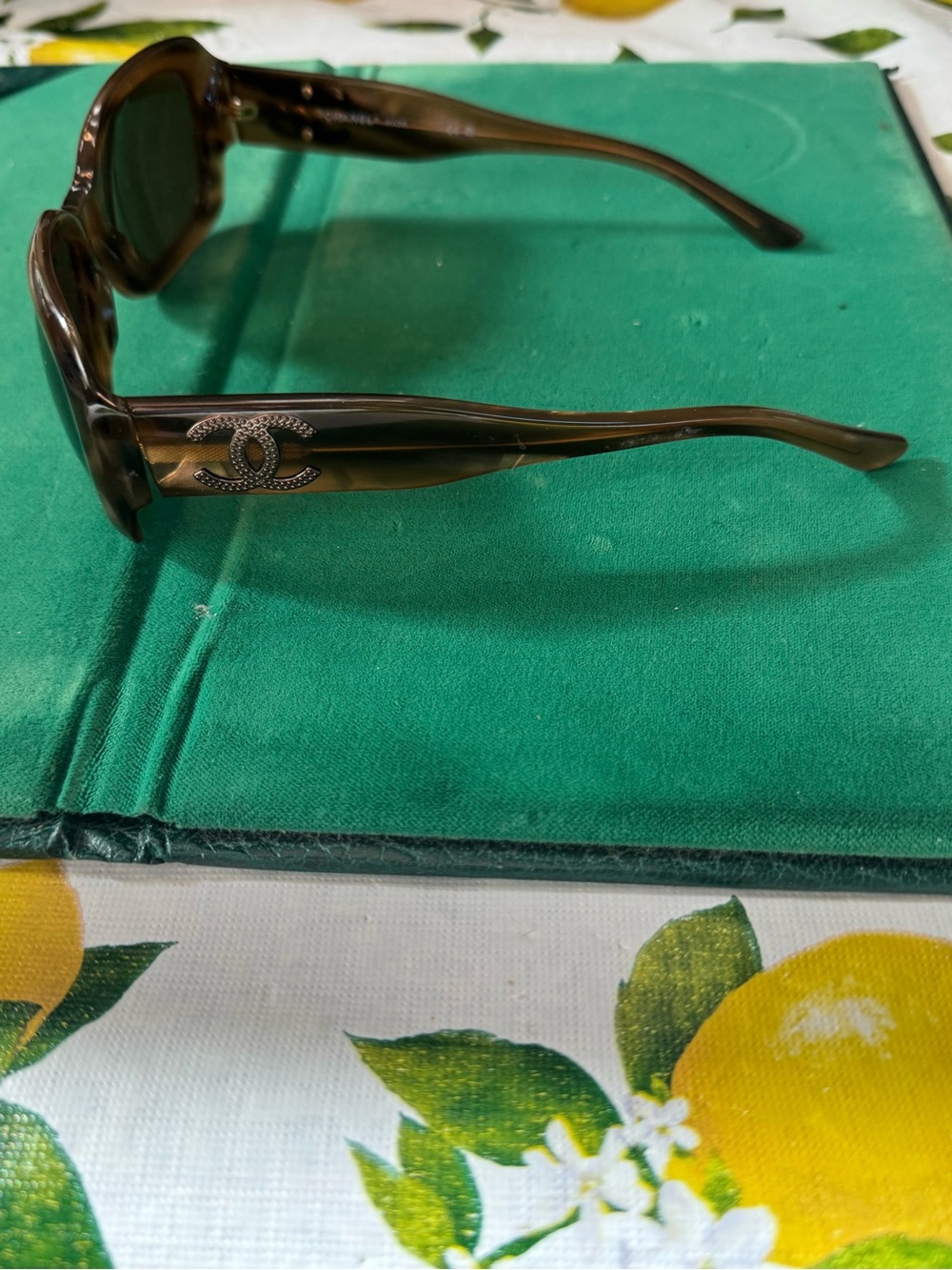 CHANEL Brown Sunglasses with silver logos - Picture 4 of 11